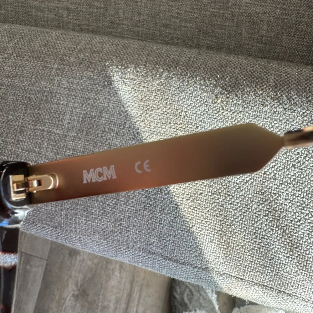 SALE🔥MCM Modified rectangle sunglasses ✨ - Image 10