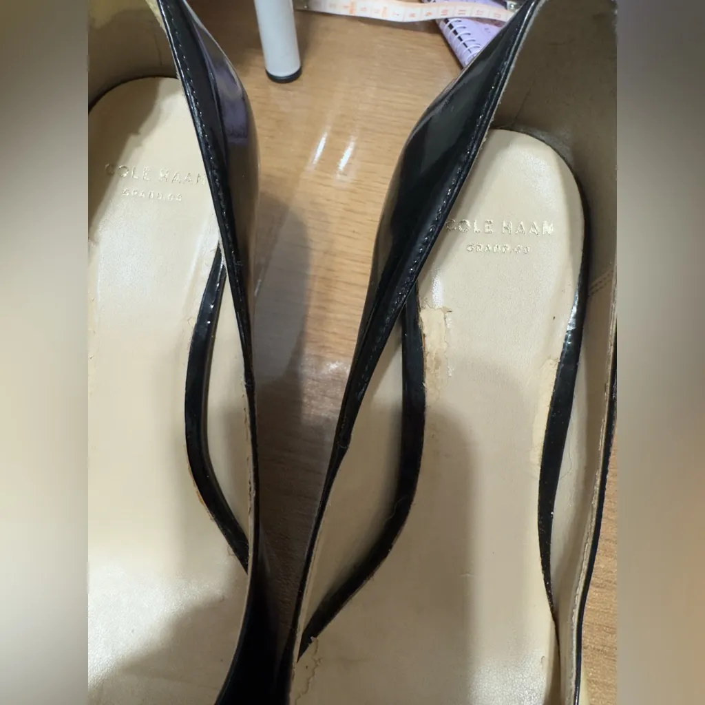 Womens Cole Haan Go To Park Pump 65MM - Black Leather, Size 7 - Image 2