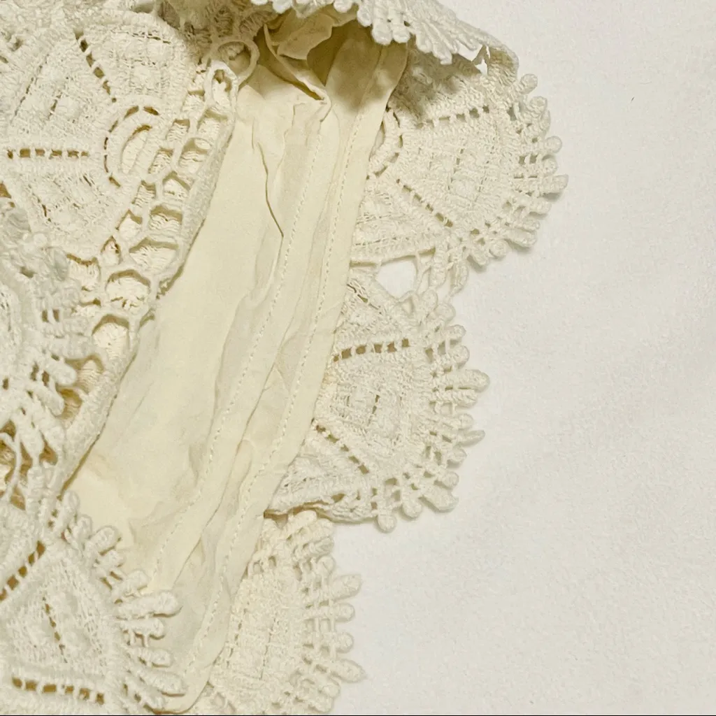 Volcom Crochet Scalloped Lace Shorts  S - Image 7