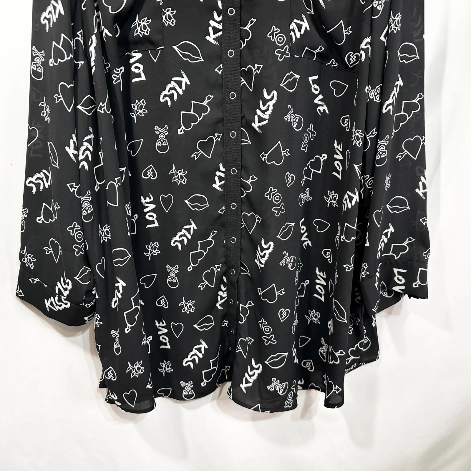 Torrid Betsey Johnson Plus‎ Size 5X Top Love Kiss Black Button Down Shirt 1196 - Image 9