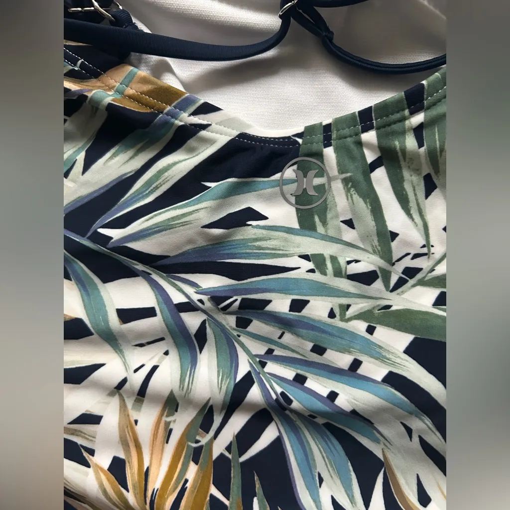 Hurley Women's One Piece Swimsuit, Size L - Image 8