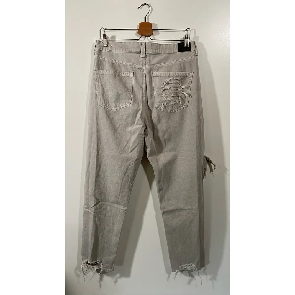 AE Ripped Relaxed Mom Jeans in Gray Distressed Knees Size 12 Regular - Image 3