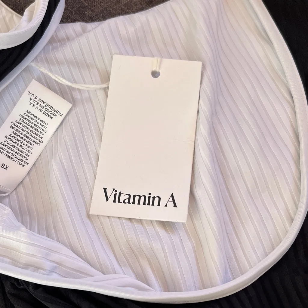 Vitamin A Black and White "Reese" Reversible Swimsuit Size XS New with tags - Image 7