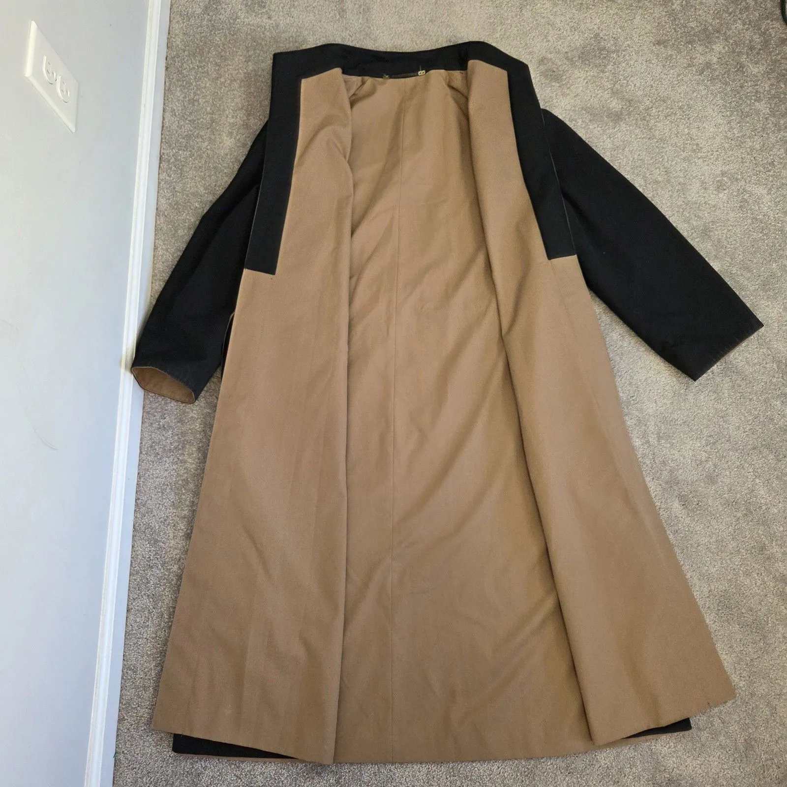 Etienne Aigner Trench Coat Womens 14 Black Tan Belted Reversible Classic Vintage - Image 17