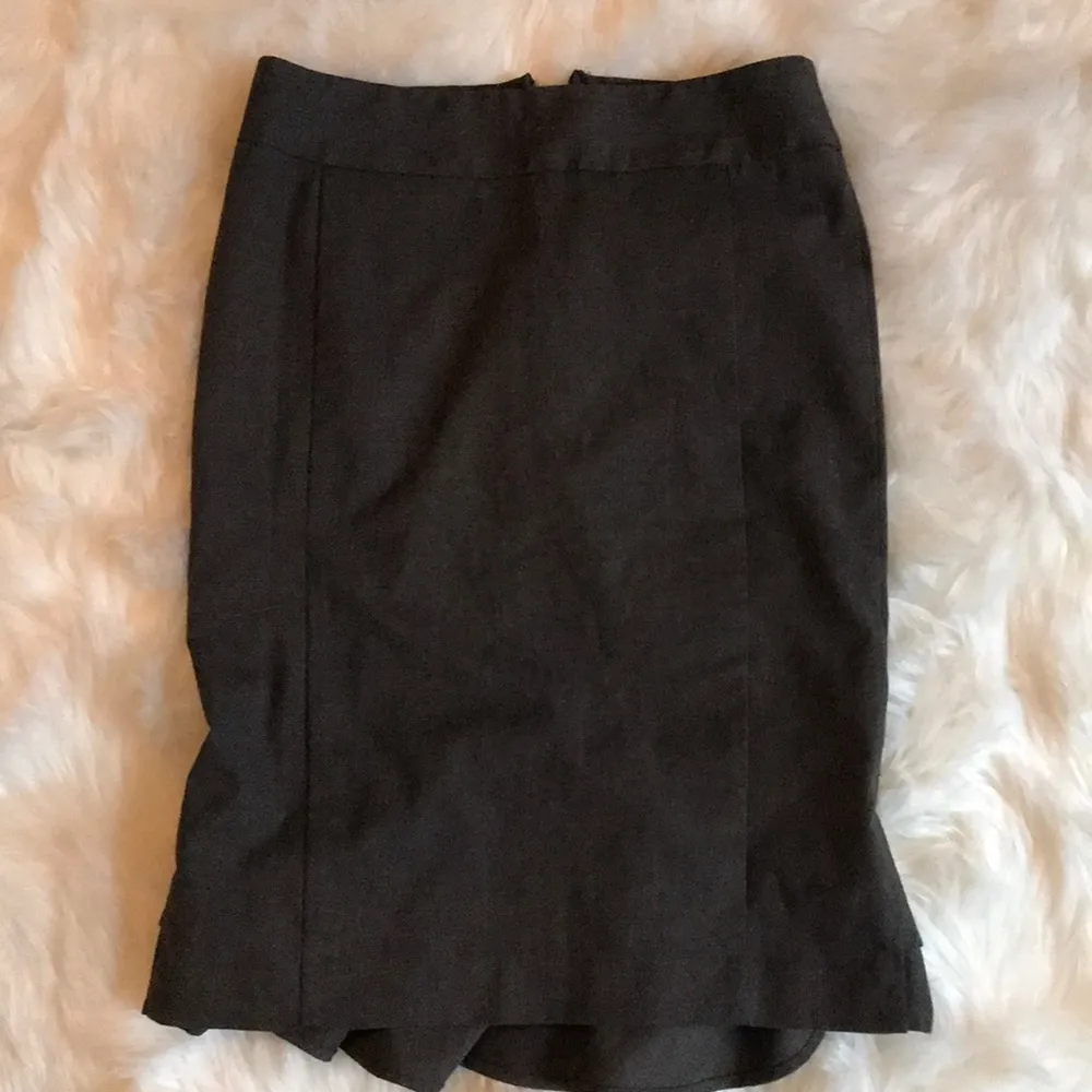 💛EXPRESS PENCIL SKIRT RUFFLE ACCENT💛 - Image 3