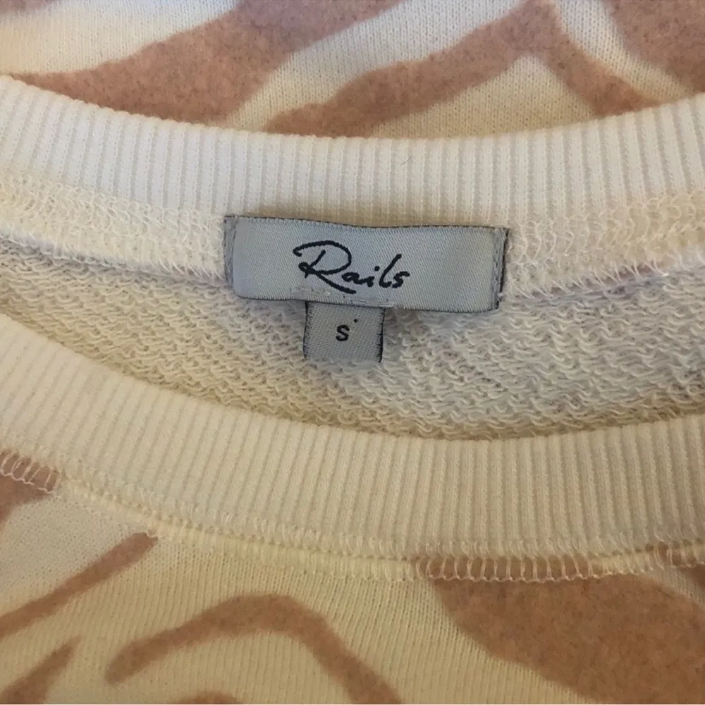Rails Theo Sweatshirt in Blush Tiger Print Size Small - Image 6