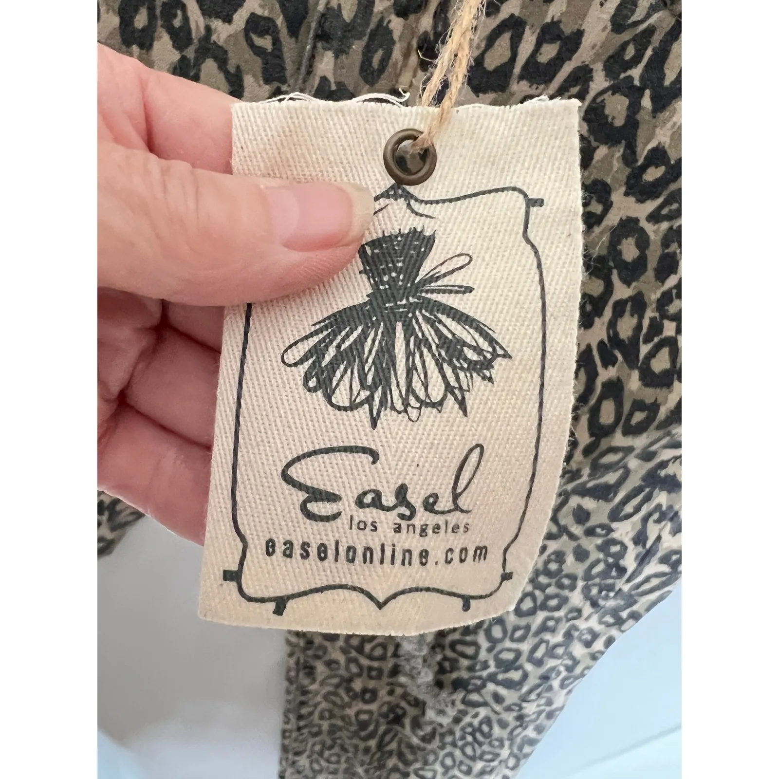 Easel NEW pants size L 32 cheetah print beige/black distressed mob wife artsy - Image 9