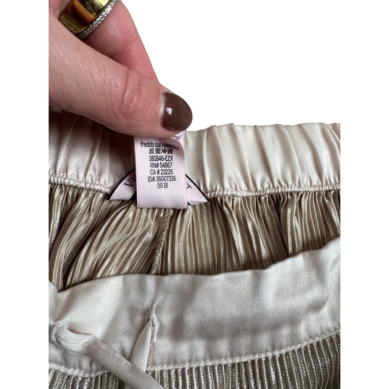 Victoria's Secret Sleep Shorts Size Large Pleated Lingerie Gold - Image 4