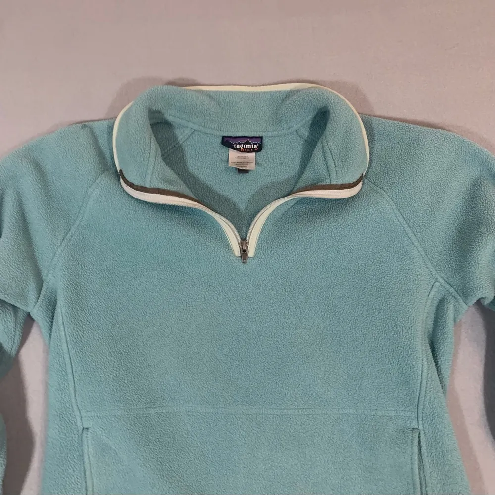 Patagonia Light Blue Fleece Sweatshirt - Image 3
