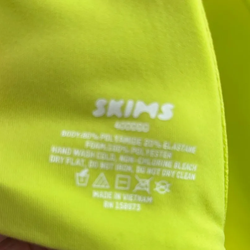 SKIMS Fits Everybody Tee Shirt Bra Daffodil size 40DDDD NWT - Image 3