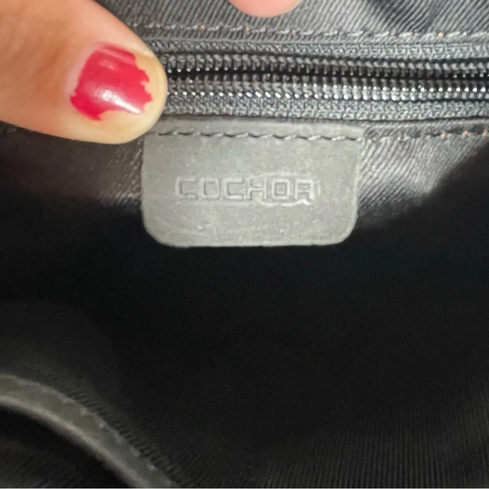 Cochor Black Leather Crossbody Purse - Image 6