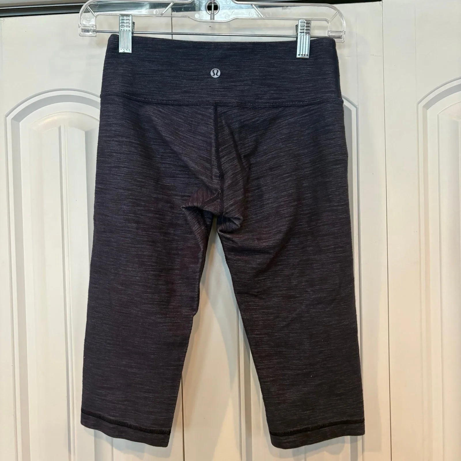 Lululemon Navy Heather Capri Leggings‎ Size 4 - Image 2