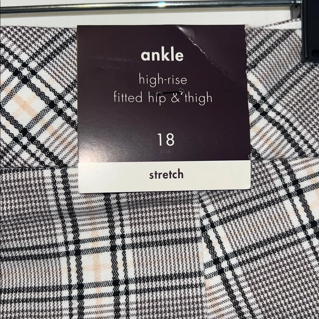 NWT Ava & Viv Ankle High Rise Fitted Hip & Thigh Comfort Waist Plaid T25 - Image 3