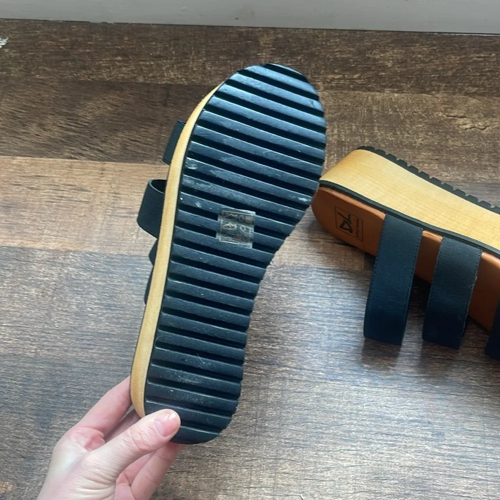 Women's Black Strappy Platform Faux Leather Sandals - Image 9