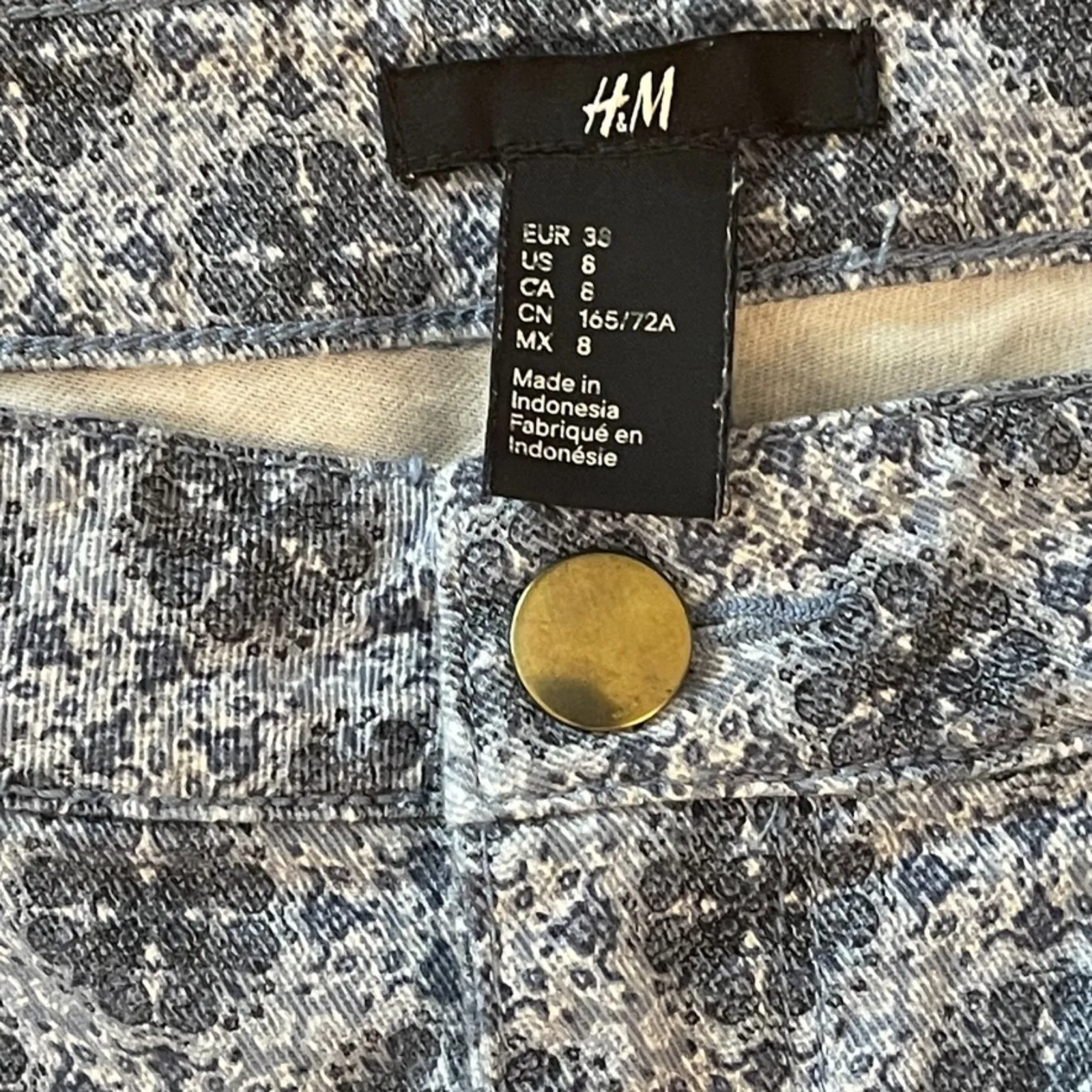 H&M | Blue Patterned Shorts | Size 8 - Image 7