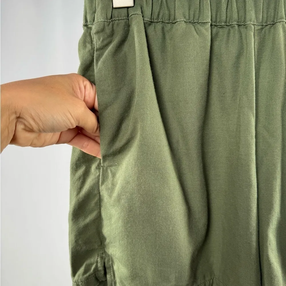 Madewell Pull On Cloth Shorts in Green Size Small‎ - Image 2
