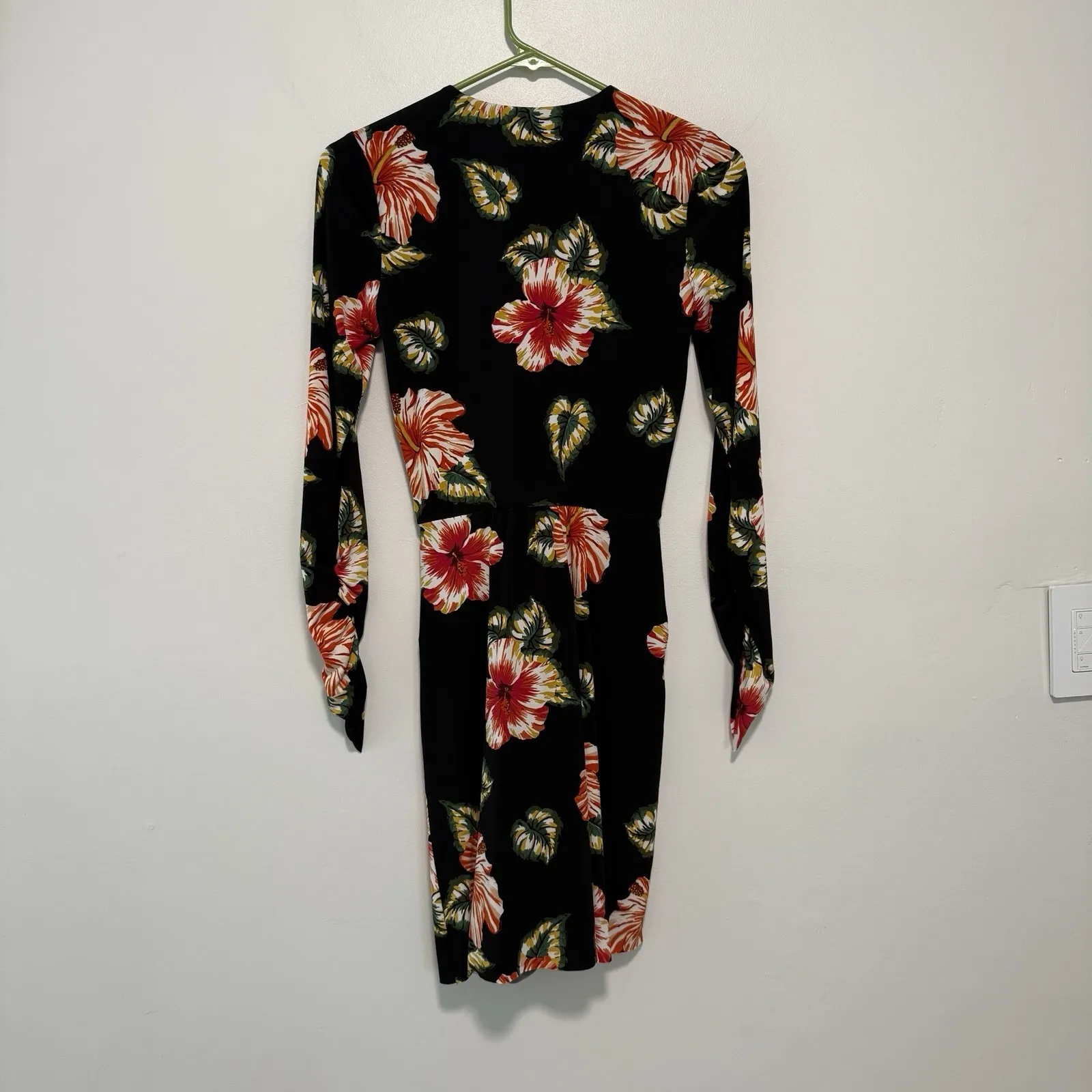 Le Superbe‎ Waikiki Mini Baller Floral Print Long Sleeve V - Image 7