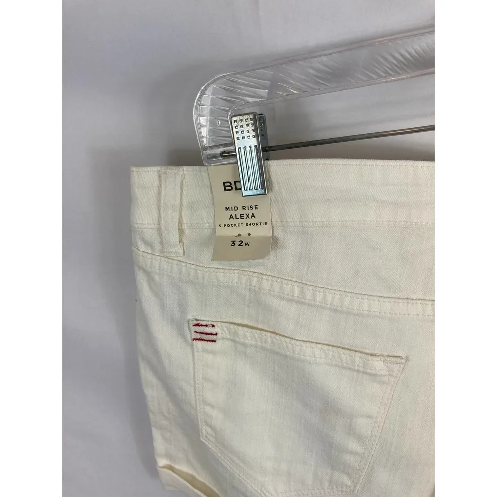 NWT BDG Mid Rise Alexa 5 Pocket Shortie size 32 - Image 4