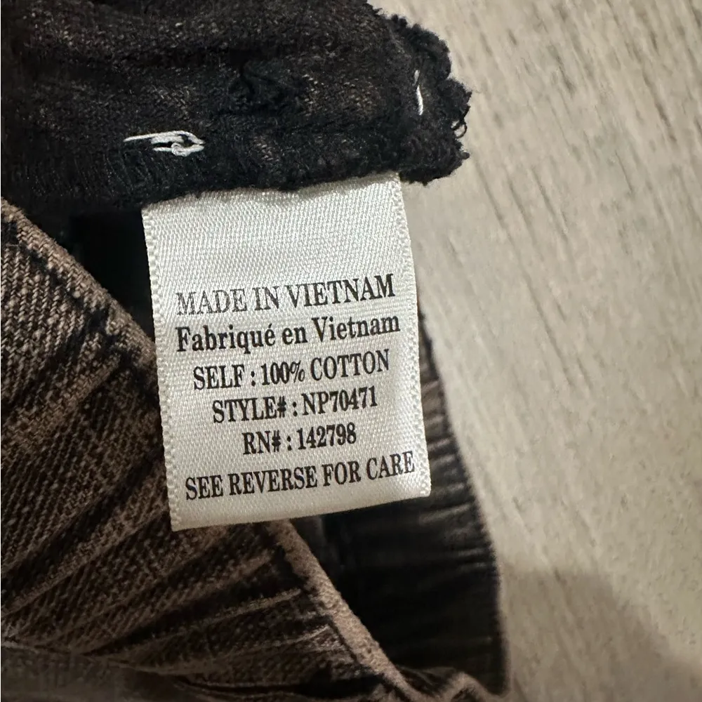 Edgy Brown Frayed Hem Jean Shorts Size L - Image 4