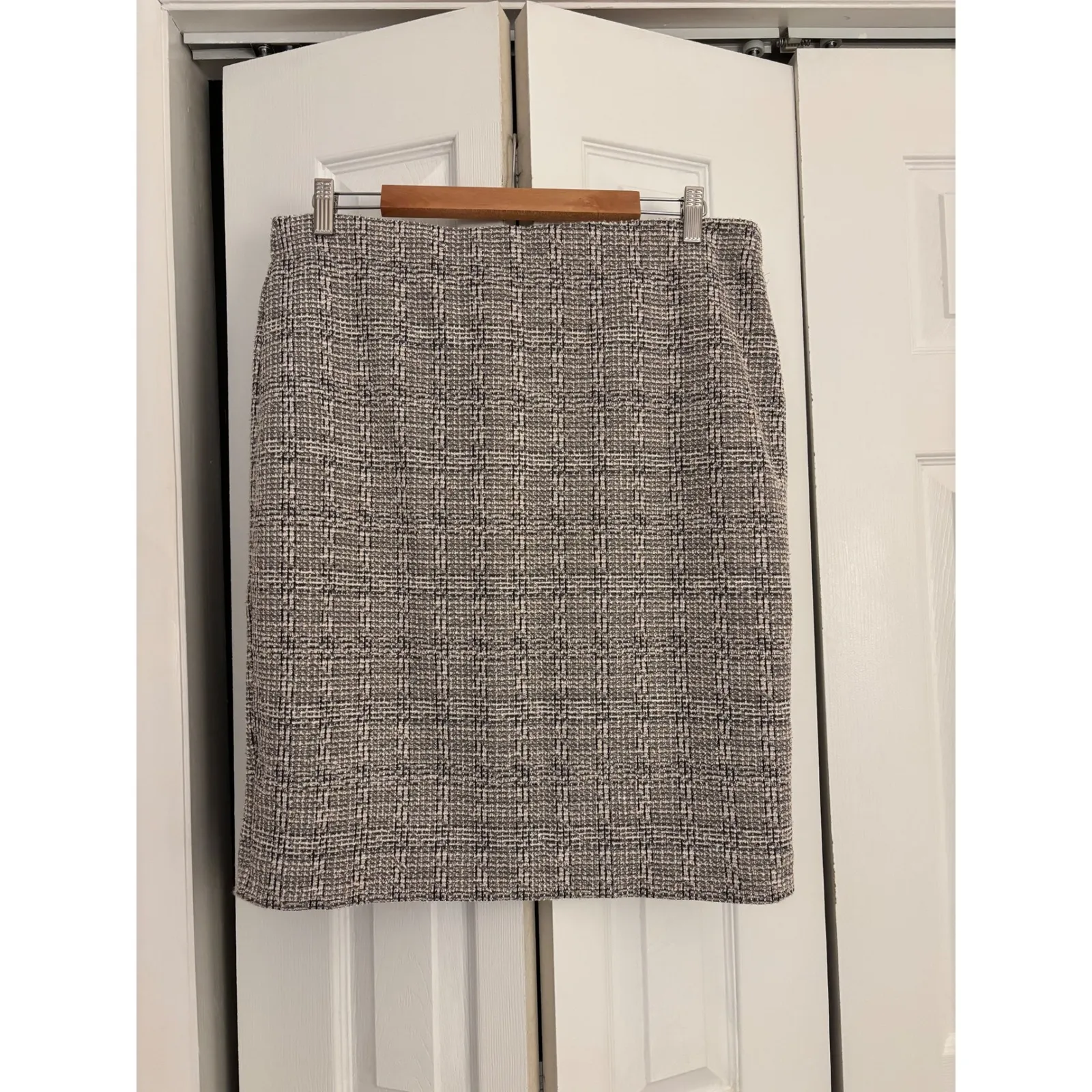 NWT Ann Taylor Factory Tweed Plaid Pencil Skirt Size Large MSRP $80 - Image 3