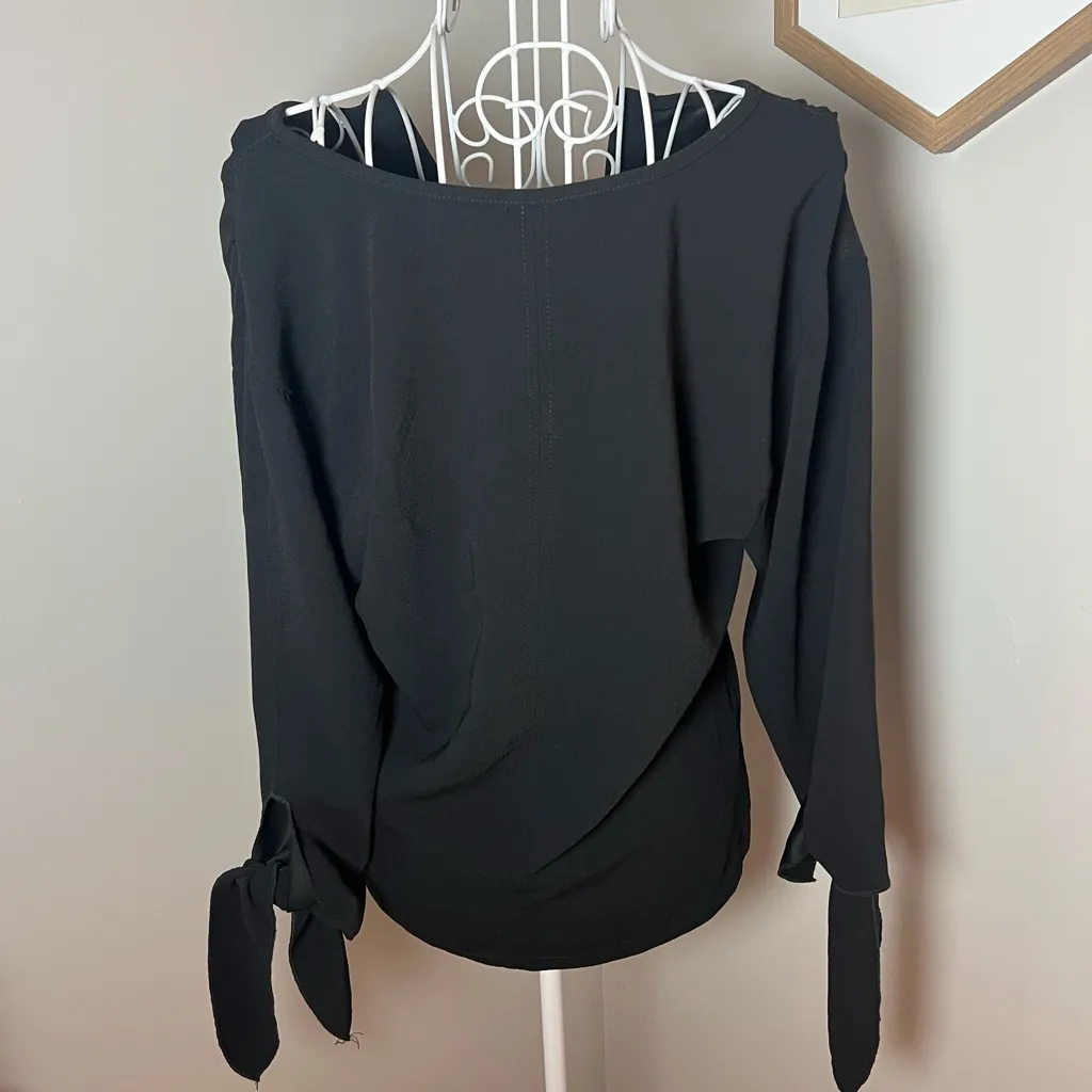 Trina Turk Bees Knees Black Tie Sleeve V Neck Blouse Size XS Capsule Luxury - Image 5