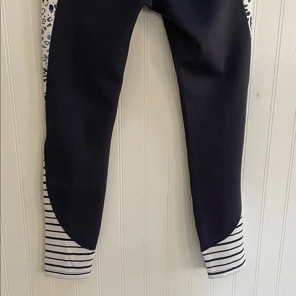 APANA 7/8 Length Leggings in Midnight Blue Animal Print Stripe Size XS - Image 9