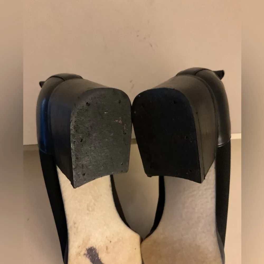 Donald J. Pliner women black canvas leather heel shoes Size 6 Narrow - Image 8