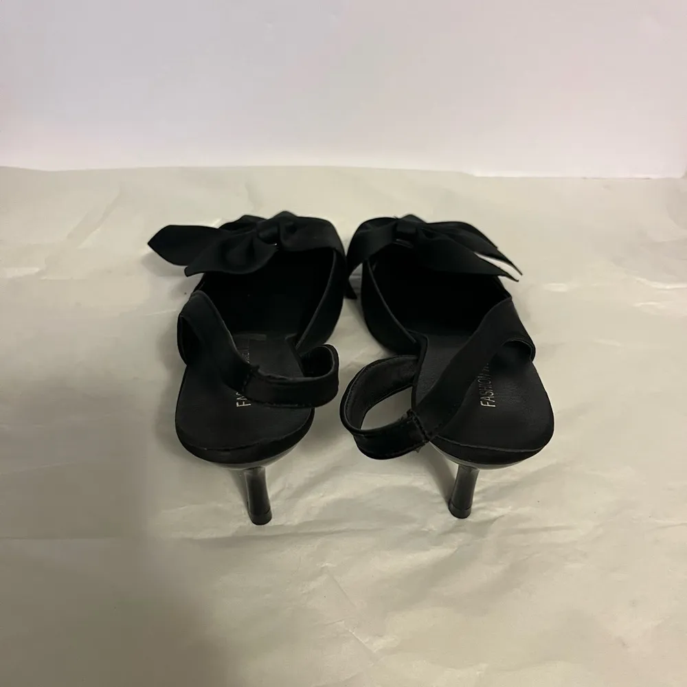 FASHION (38) BLACK SATIN SLING BACK WITH FLOWER ON TOP NWOT Size 7 - Image 2
