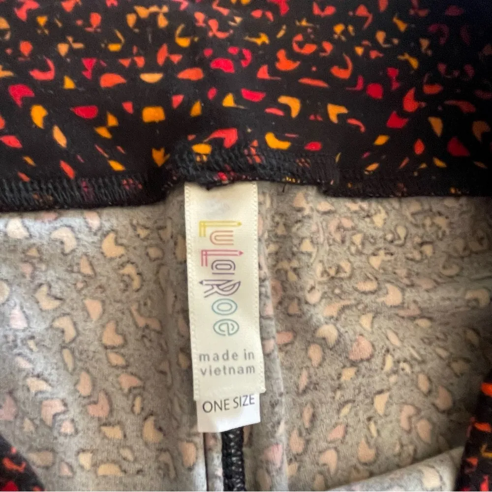 LuLaRoe Black Orange Red Abstract Geometric Print Leggings, One Size EUC - Image 3