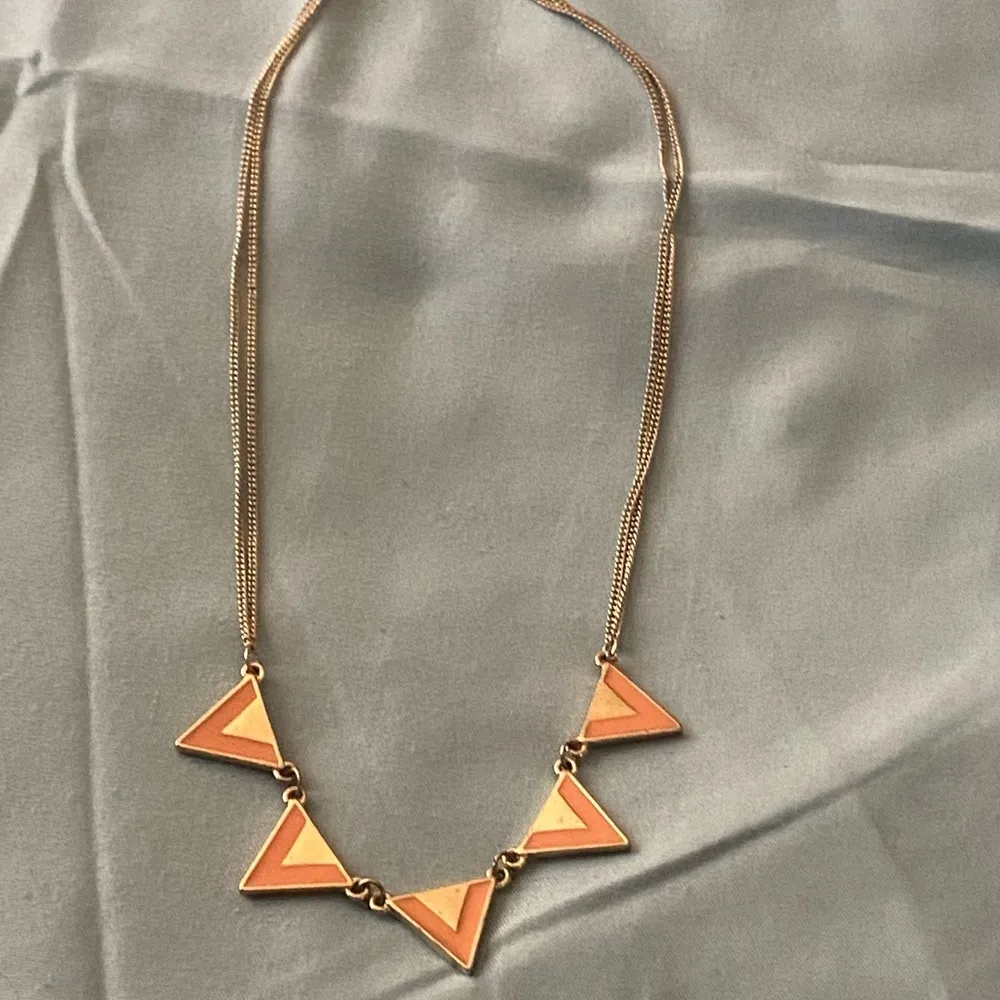 16” To 18” Necklace Southwest Triangles Gold & Peach Enamel Triangles Are .5” - Image 2