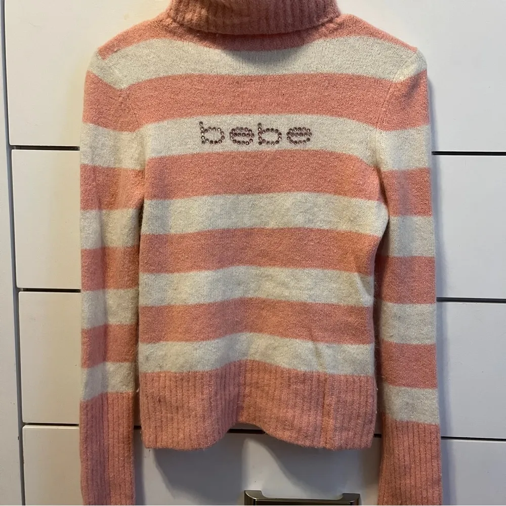 Bebe Y2K White & Pink Gem Stripe Turtleneck Sweater - Image 2
