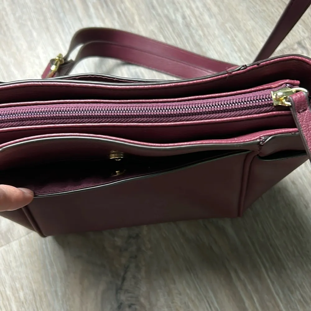 Liz Claiborne Faux Leather Crossbody Bag - Image 7