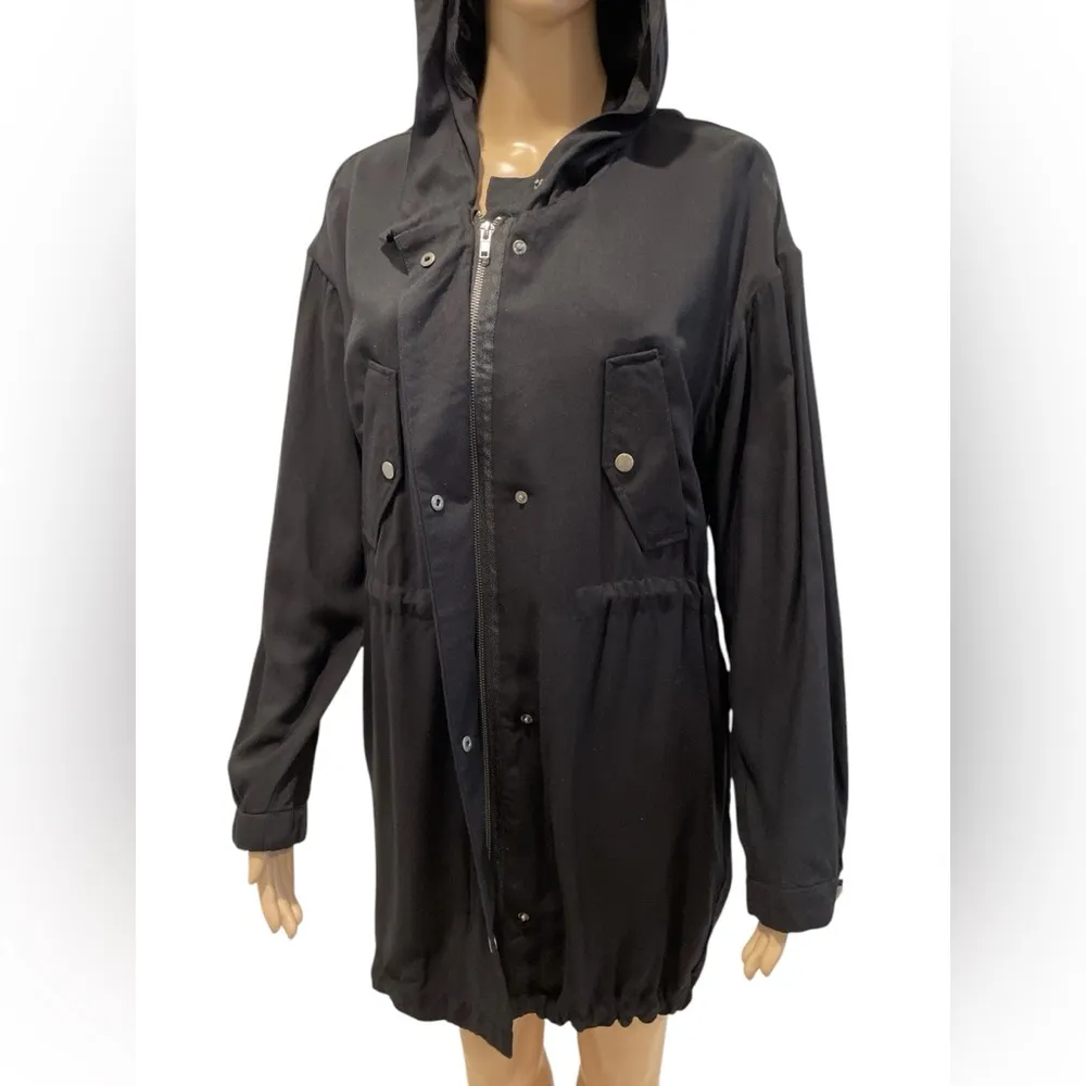 Love Tree Women's Black Hooded Jacket size Medium - Image 3