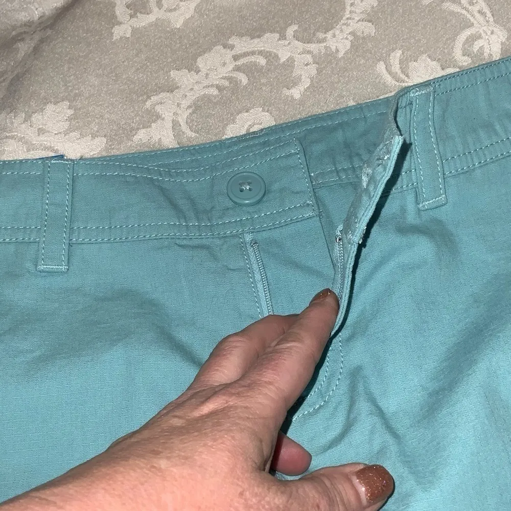 Columbia Compass Ridge Mid Rise 4” Inseam Pockets Cotton Light Blue Shorts 4 - Image 9