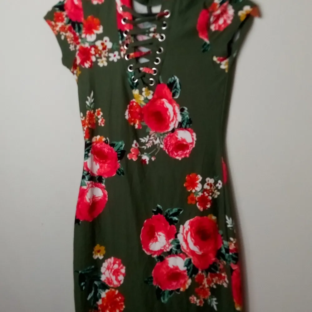 NoBo S Asian Vibe Olive Coral Floral Bodycon Dress - Image 2
