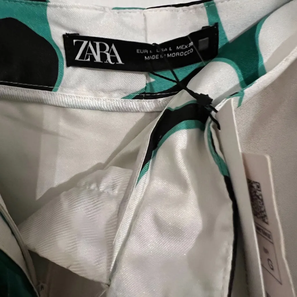 Zara Green and Black Patterned Garment - Image 2