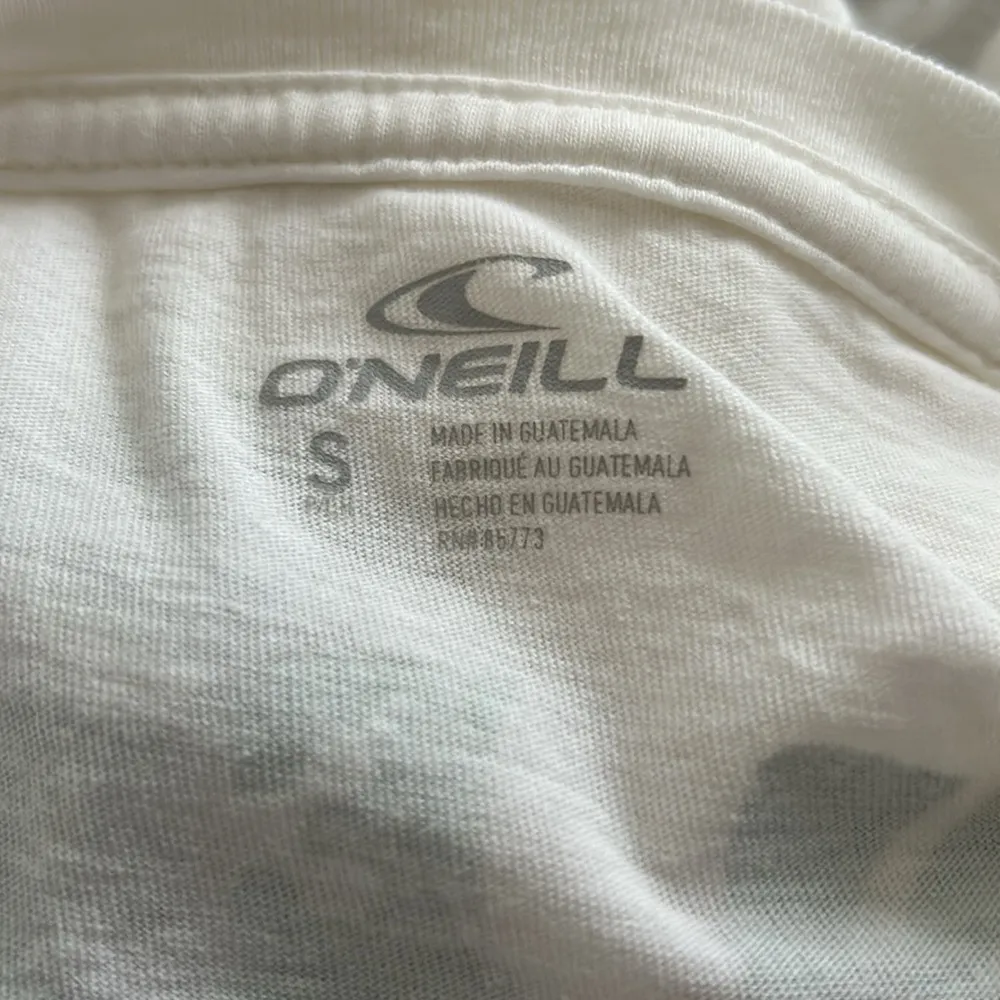 Cute White O’Neill Surf Crop Tee - Image 6