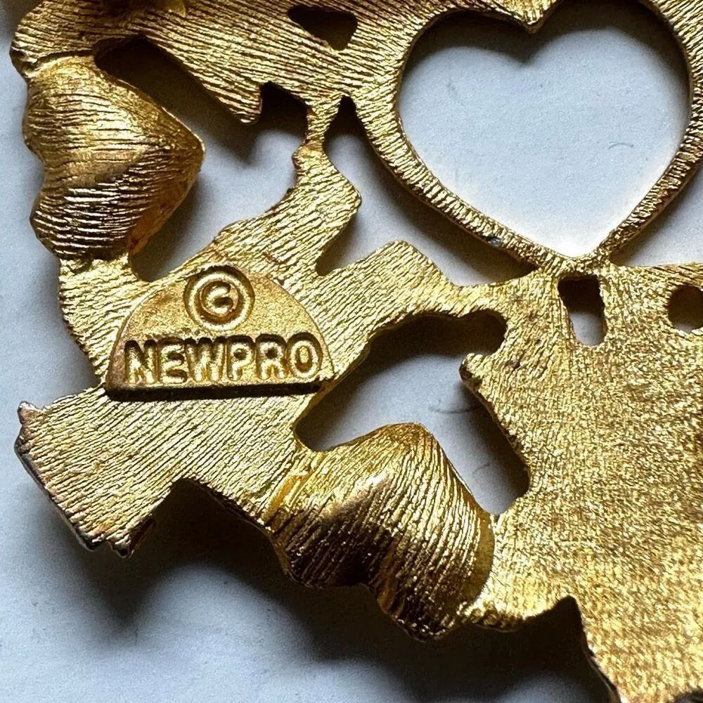 Newpro holding our hearts gold tone brooch - Image 7