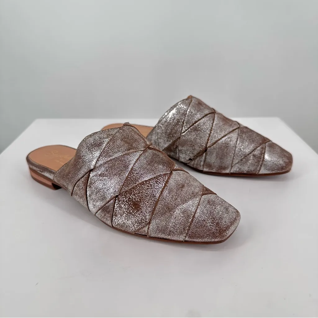 Seychelles To Die For Metallic Pewter Leather Mules size 6 New in Box Flats - Image 2