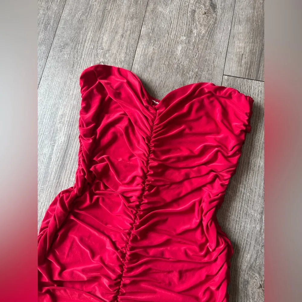 AMTIOUS Elegant Red Strapless Dress Size M - Image 8