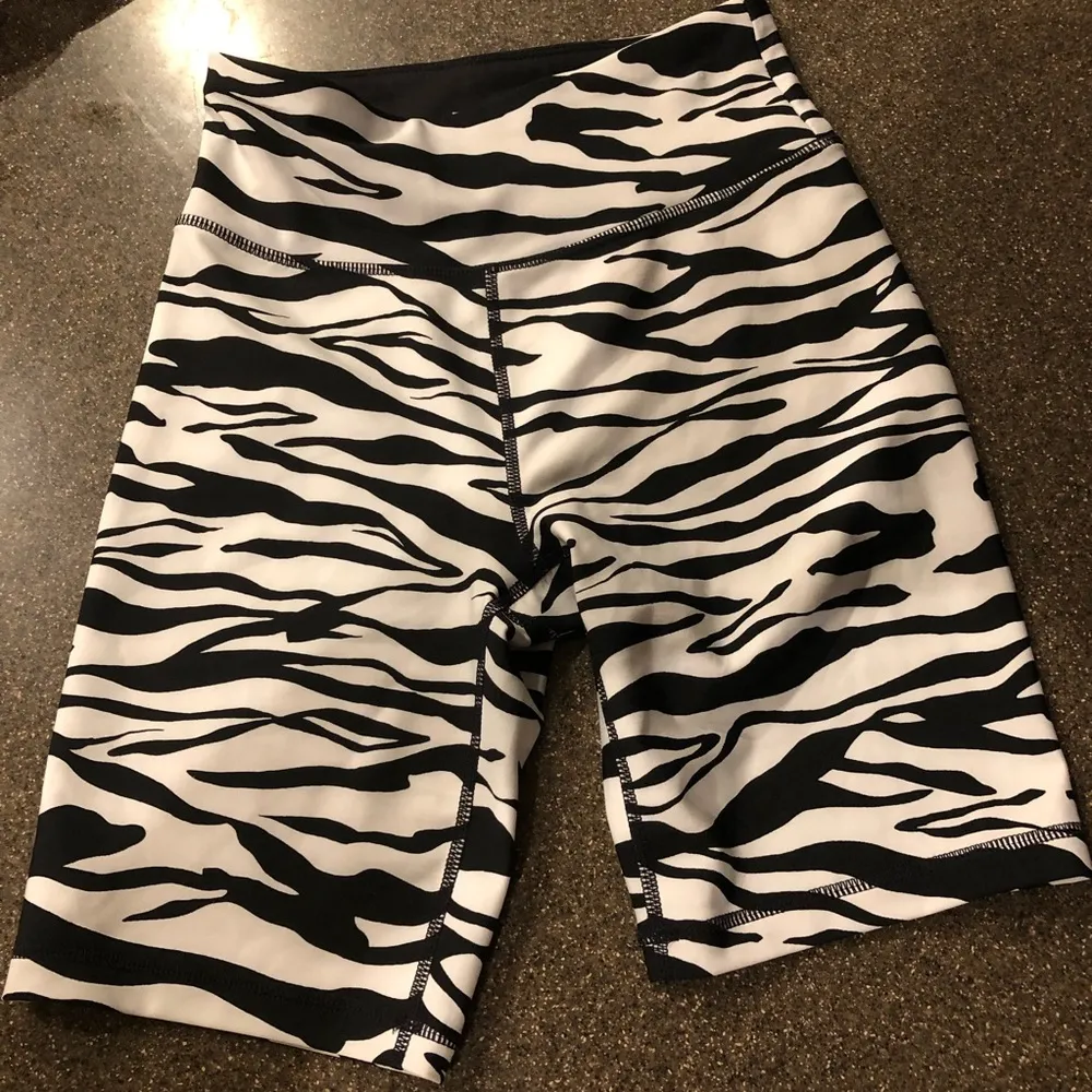 DKNY zebra shorts - Image 3