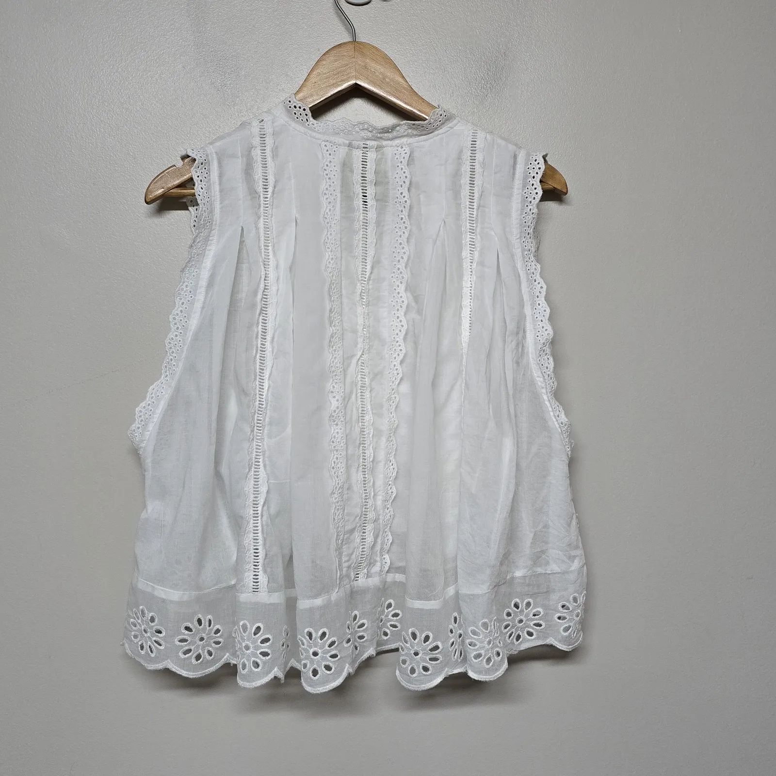 Farm Rio Off White Sleeveless Cotton Eyelet Scalloped Collar Button Blouse Top M - Image 6