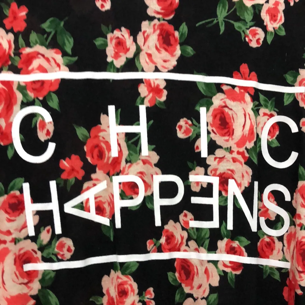 Raggs II Riches floral rose print graphic tee CHIC HAPPENS‎ junior size M - Image 2