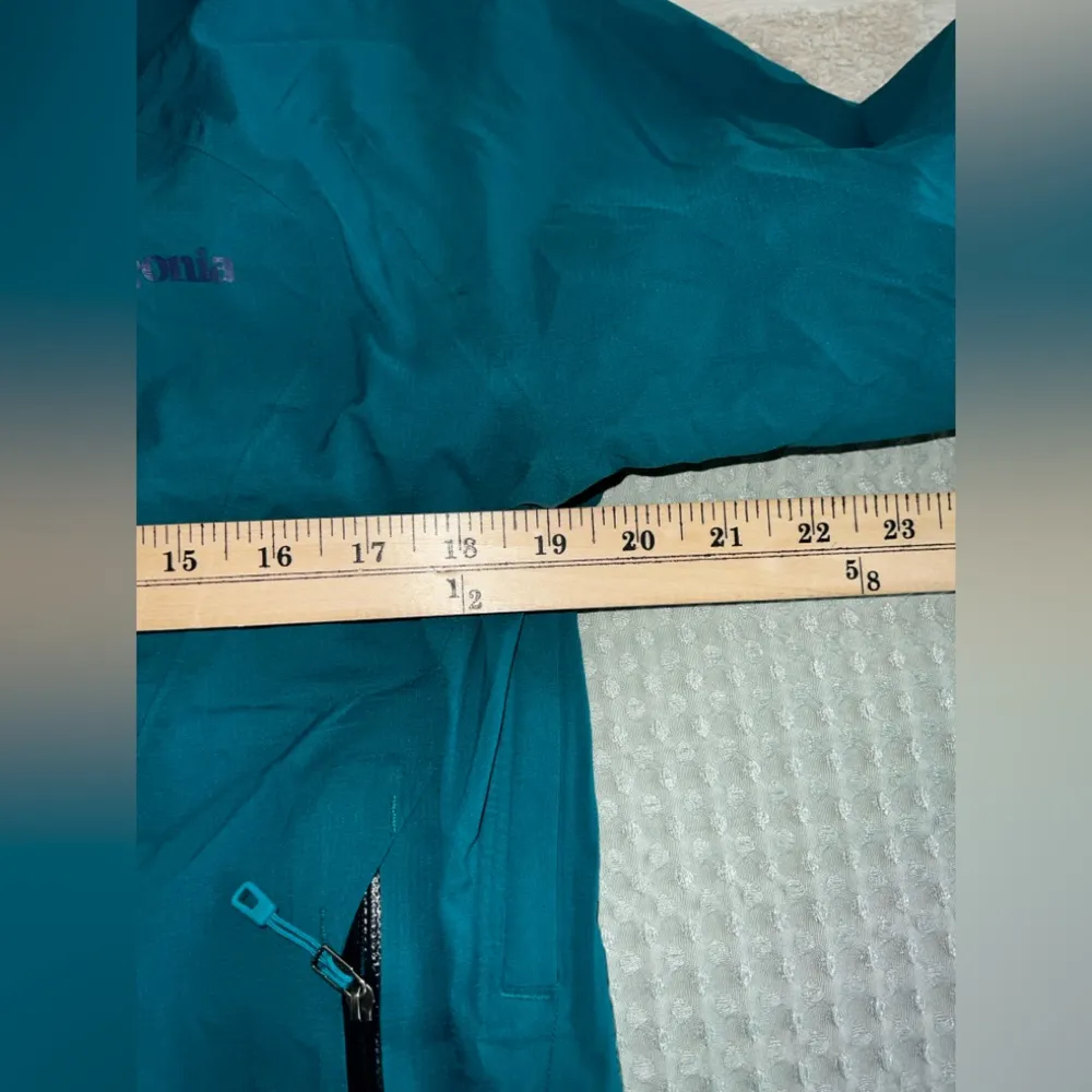 Women’s patagonia rainshadow jacket
Size M - Image 5