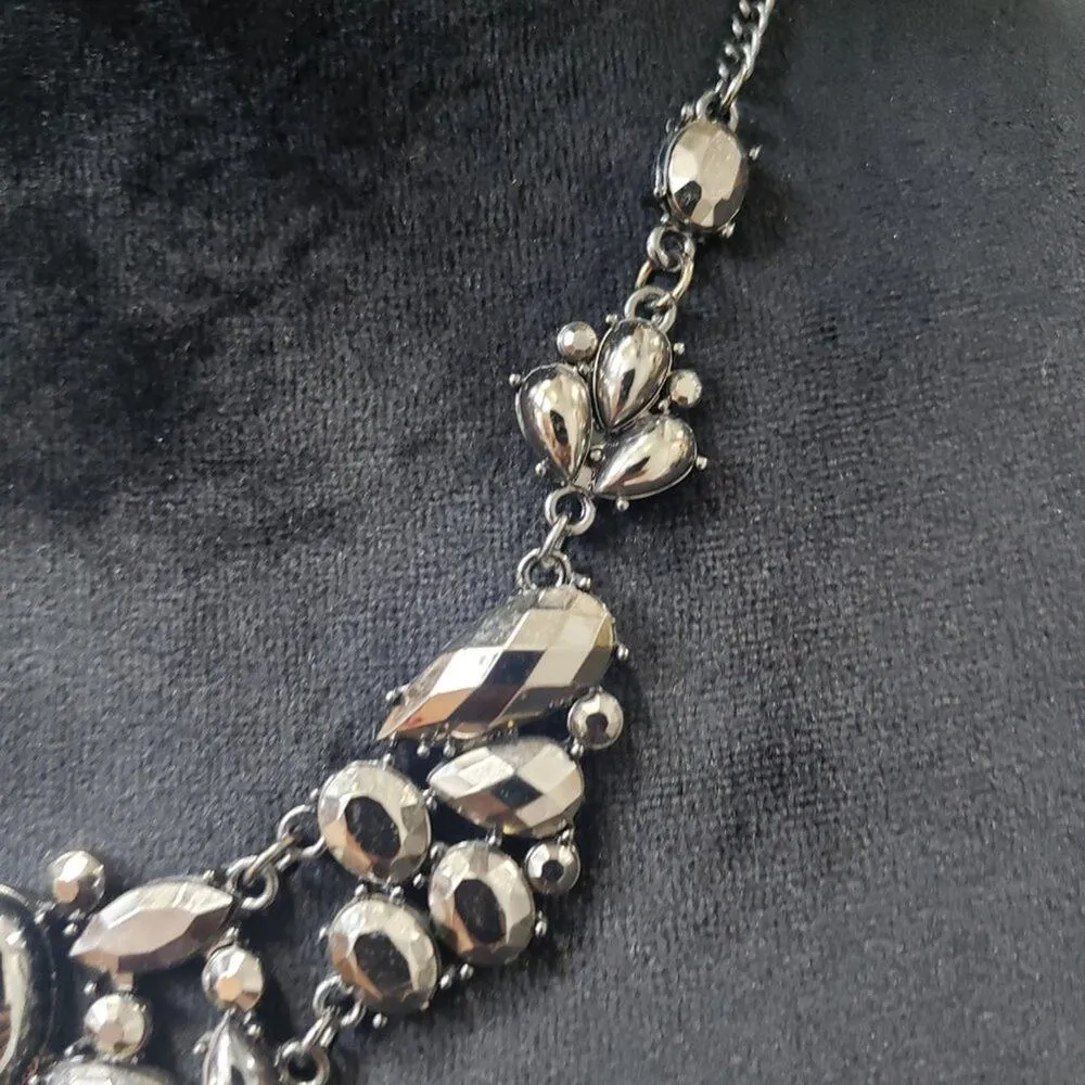 Womens Vintage Brass Tone Rhinestone Beaded Statement Necklace with Lobster Clas Silver - Image 3