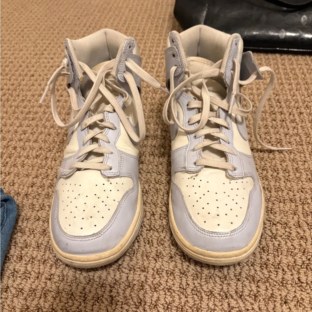 Nike High-Top Sneakers in Light Gray and Cream - Image 2