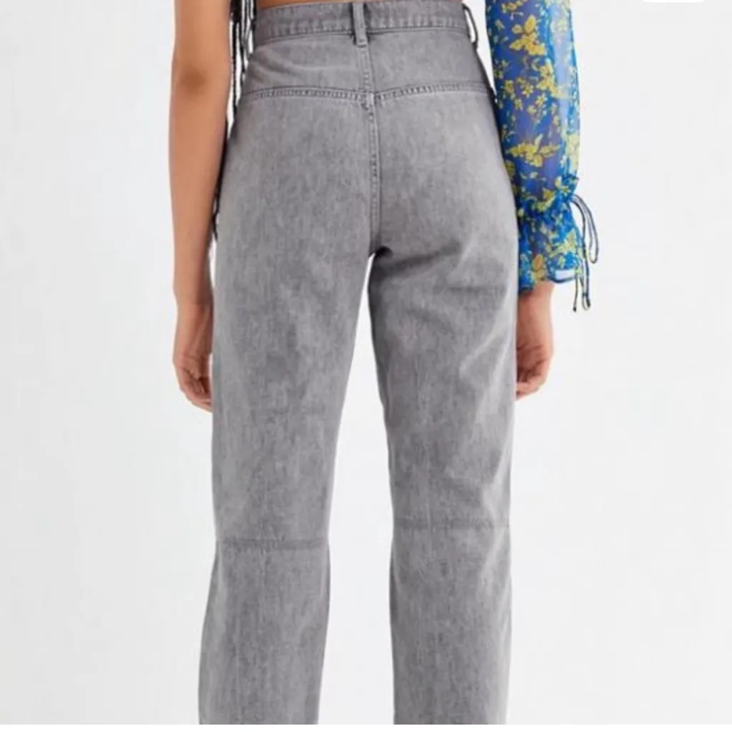 Urban Outfitters BDG Gray Cargo Jeans! High Rise Straight leg size 25! So cute! - Image 2