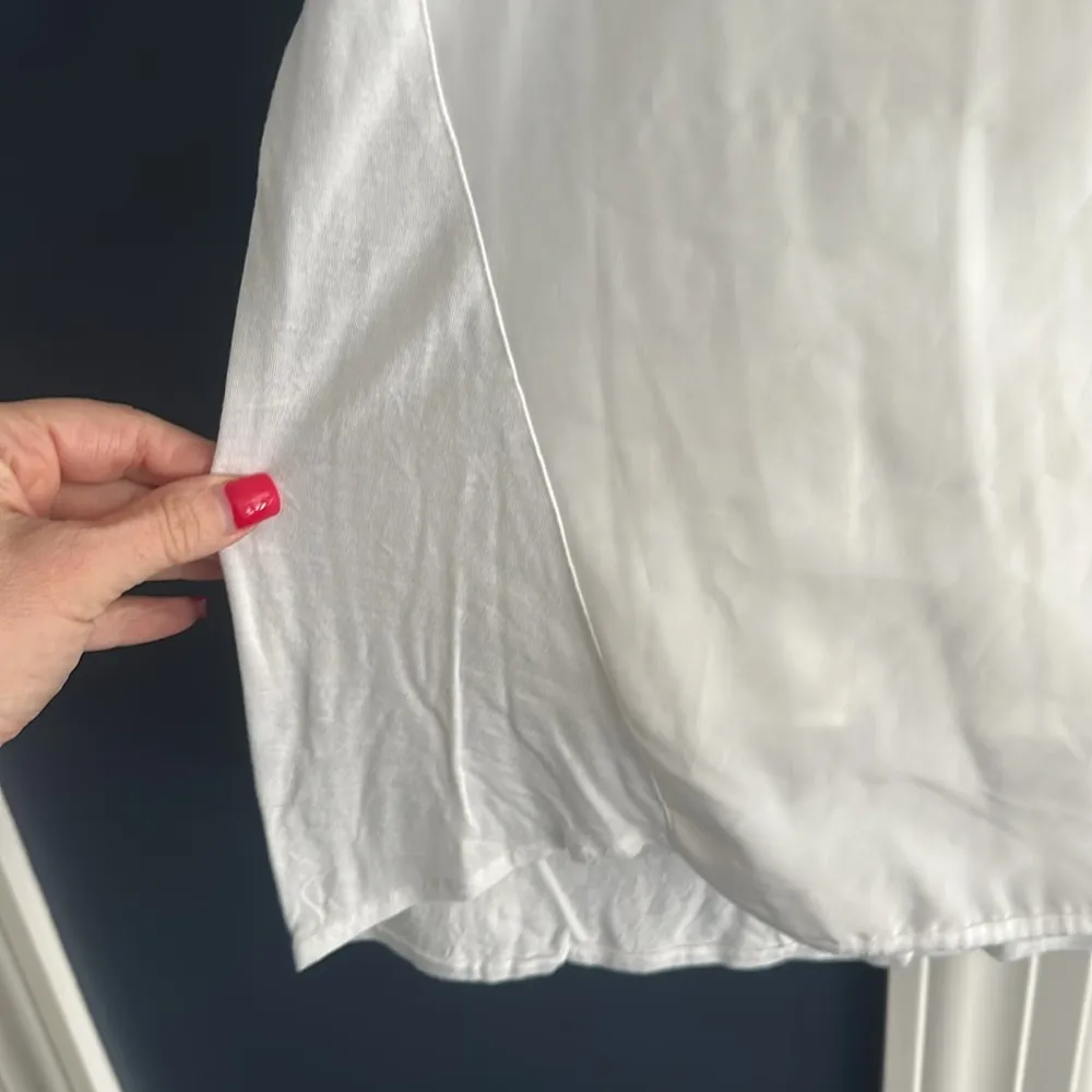 Miraclesuit medium top slimming tank top beneath a lovely rayon flowy top - Image 4