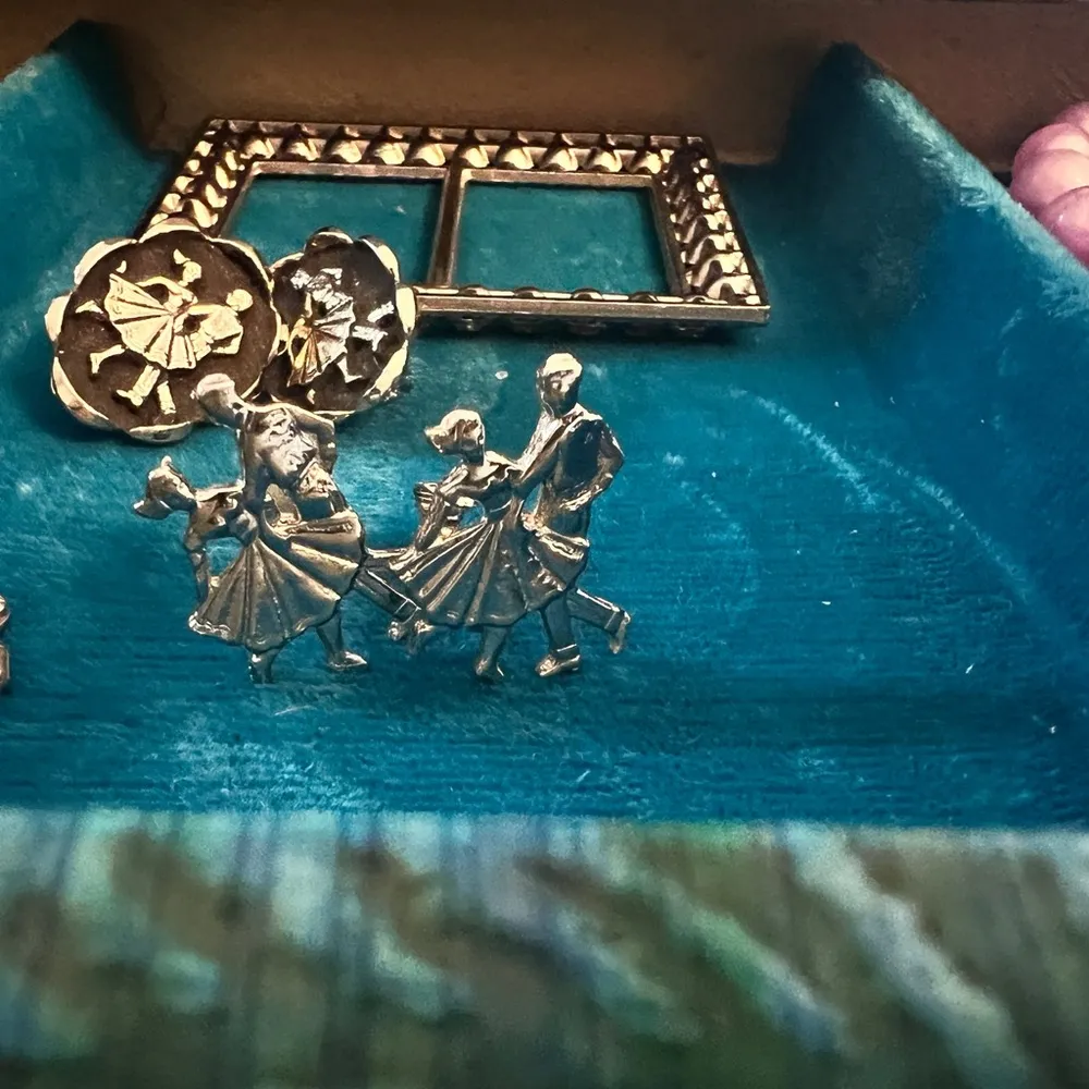 Vintage Square Dance 1950’s Jewelry, Western, Silver, Black, Clip On Earrings & Pendant - Image 5