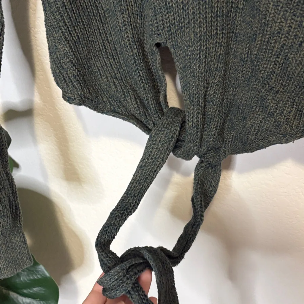 Hollister Green Gray Knit Tie-Front sweater Large - Image 4